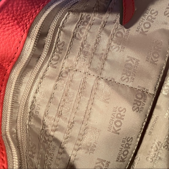 Michael Kors Coral Gold Chain Shoulder Bag - Picture 5 of 11